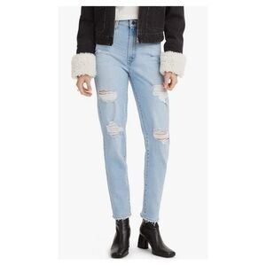 Host Pick 💕 NWT Levi’s Jeans High Rise Destructed Ripped Mom Jeans  24W $80 New